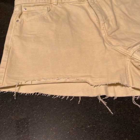 NWT Zara Womens Off whitevdenim Shorts frayed Size 6US - Picture 10 of 10